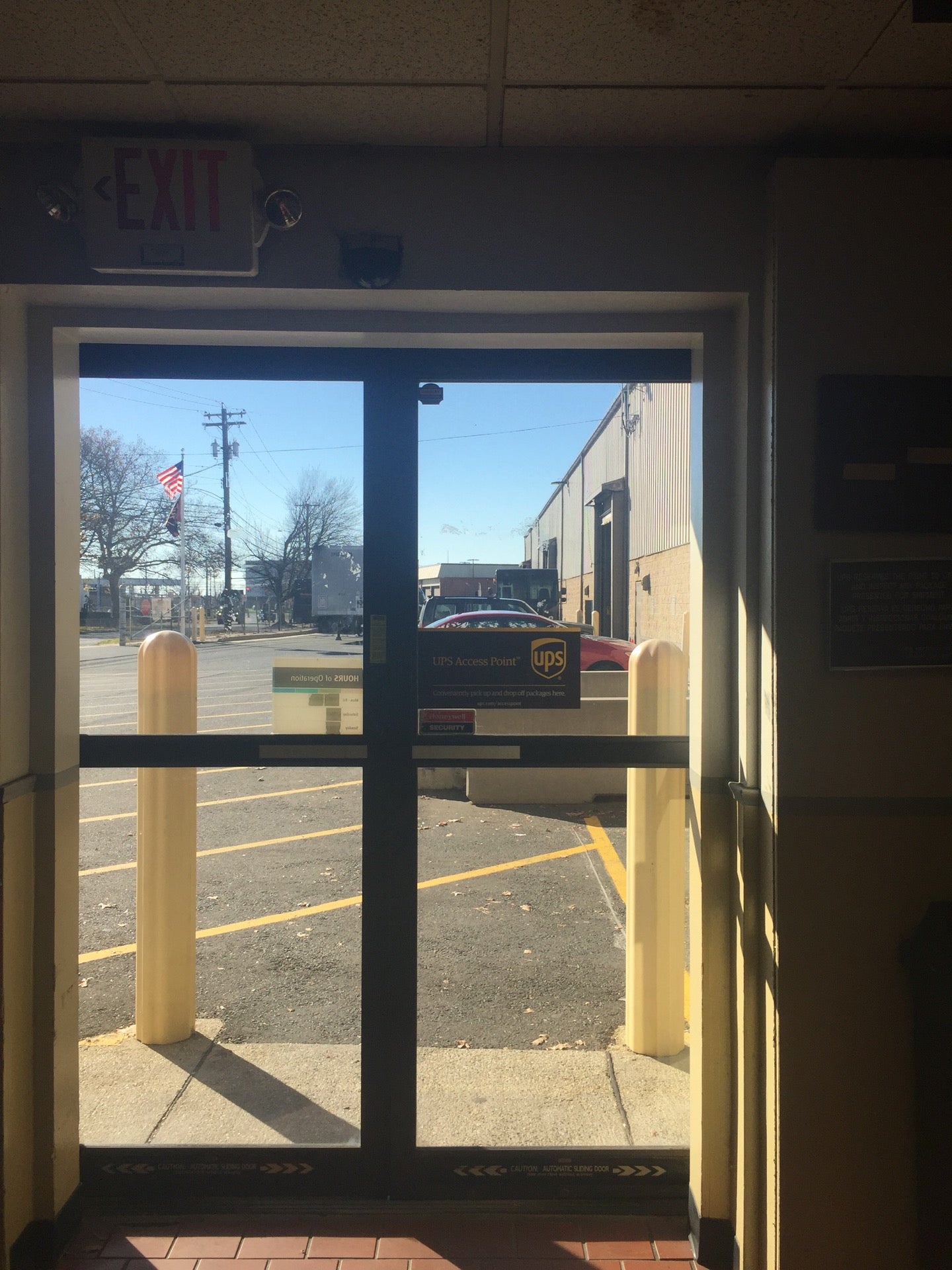 UPS Stratford Feeders, 1010 Honeyspot Rd, Stratford, CT, Office & Desk