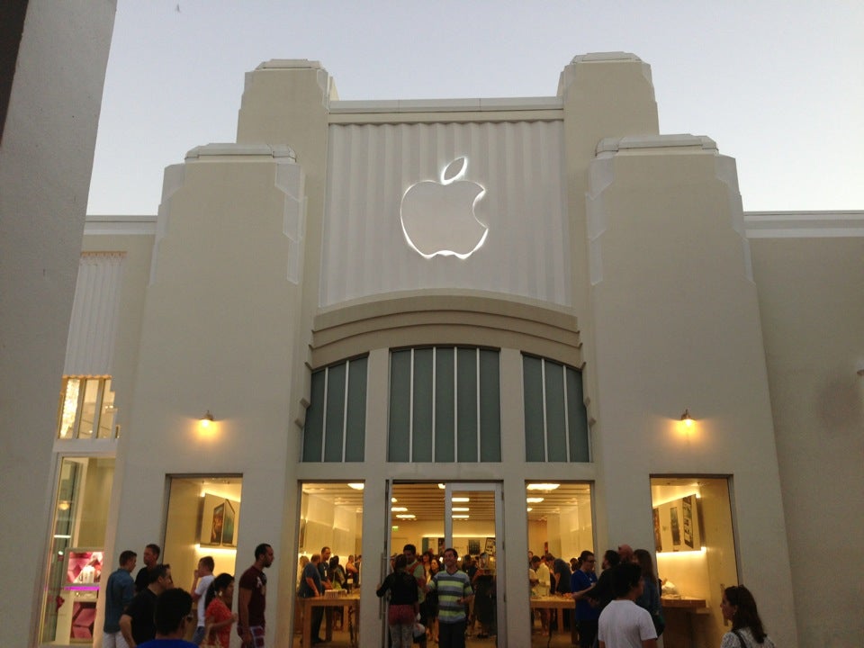 Apple Store In Lincoln Road Miami Beach Stock Photo - Download Image Now - Apple  Store, Big Tech, Brand Name - iStock