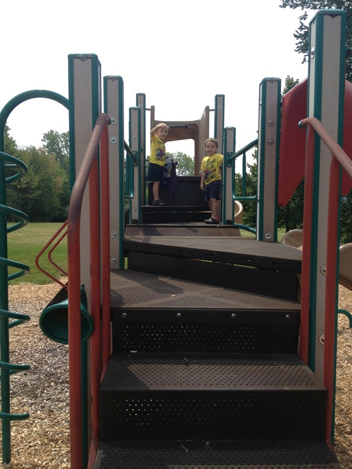 Mary Knoll Park, 615 S Sunny Slope Rd, Brookfield, WI MapQuest