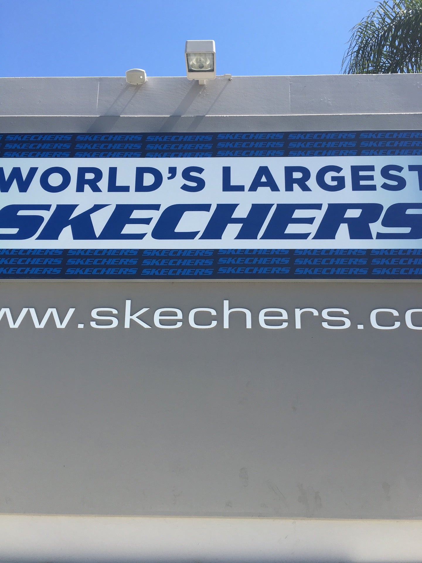 Skechers Warehouse Outlet, 19000 S Vermont Ave, Gardena, CA, Shopping