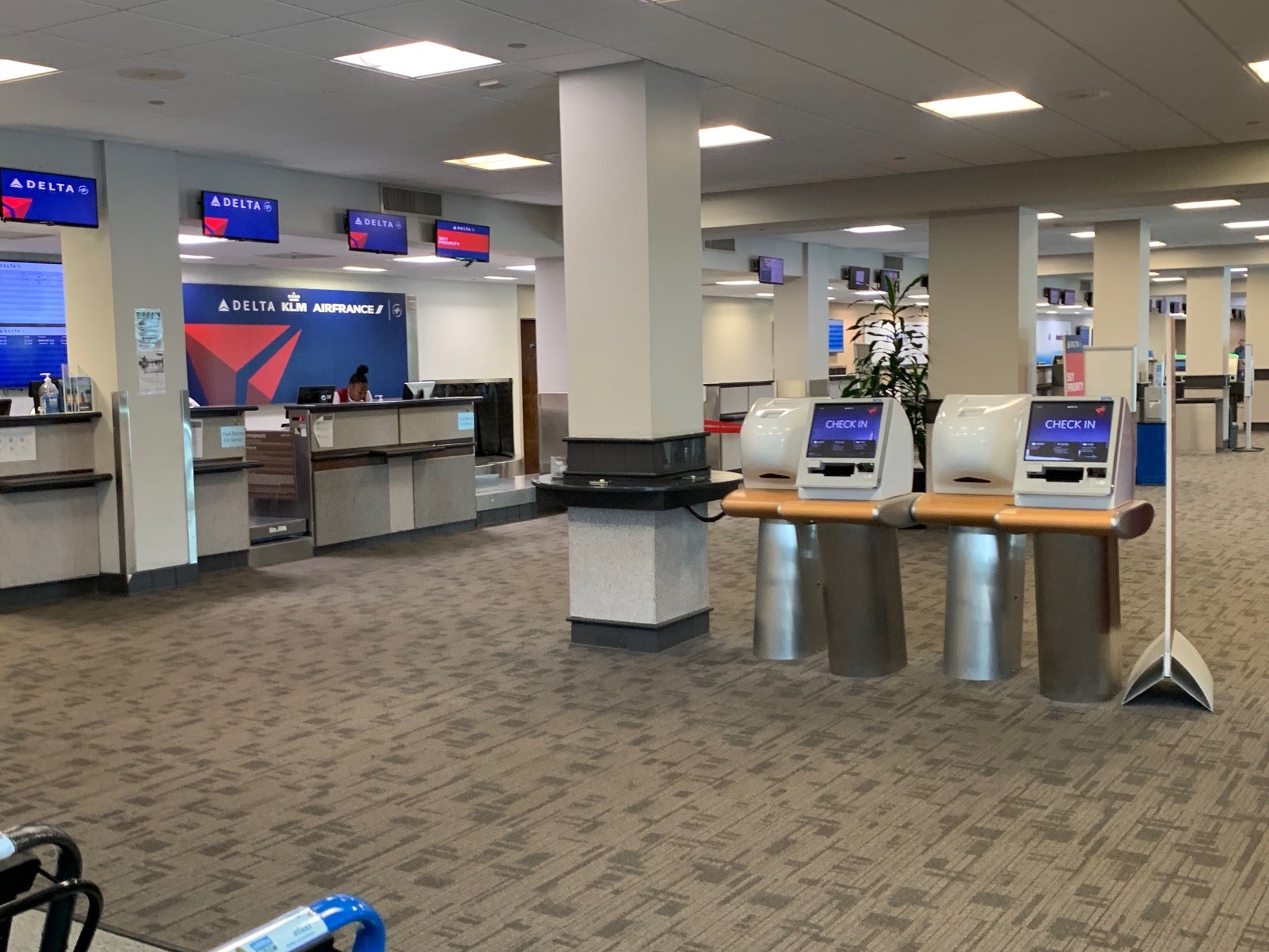Delta Airlines Kiosk, Jackie Cochran Dr, Baton Rouge, LA, Airports MapQuest