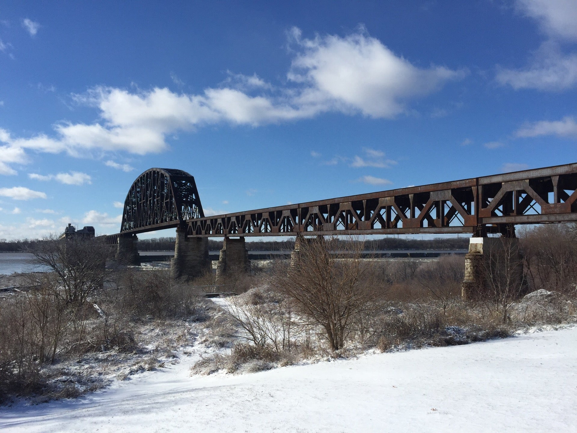 falls-of-the-ohio-national-wildlife-conservation-area-e-riverside-dr