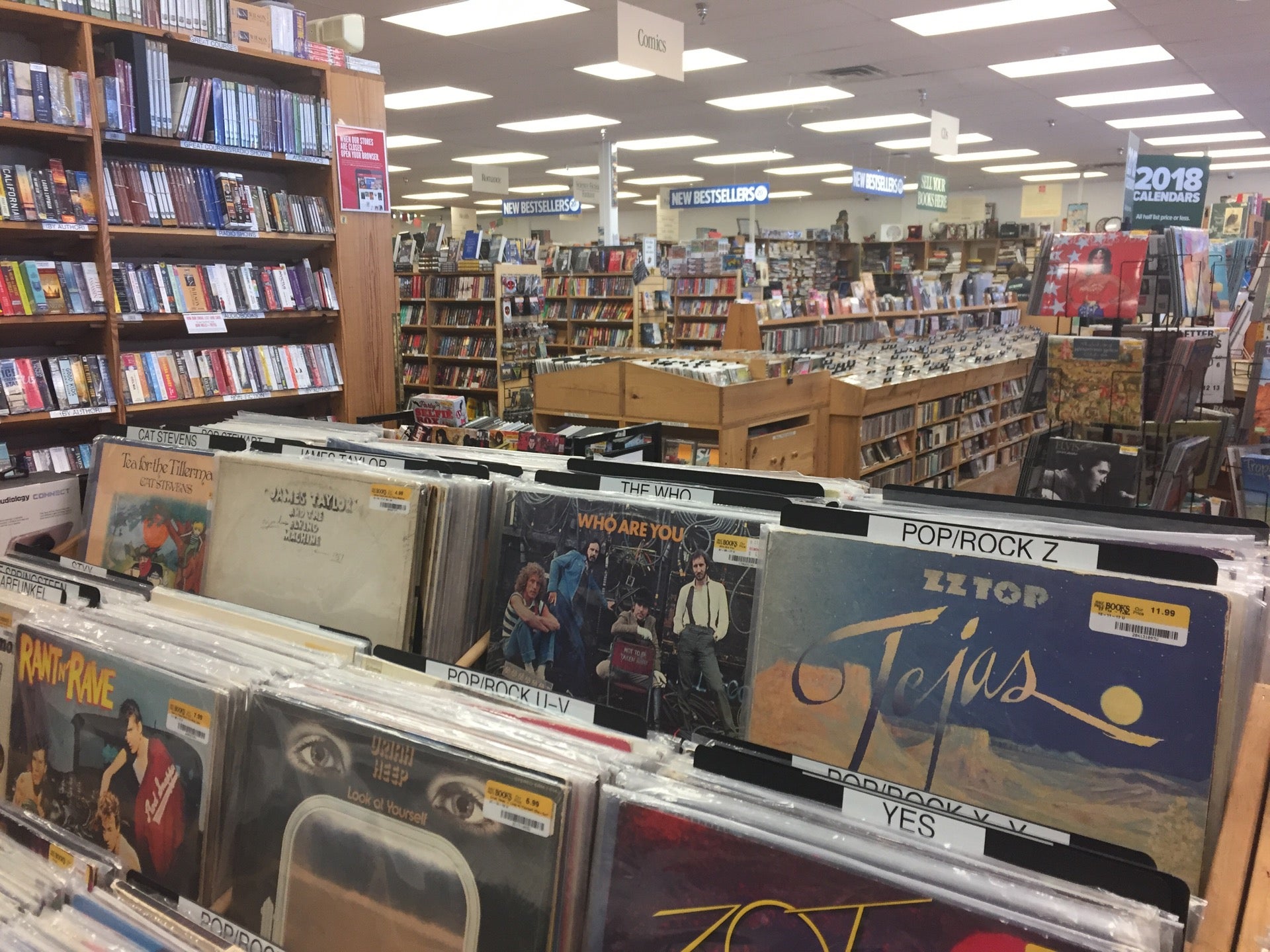 Half Price Books - Algonquin, IL