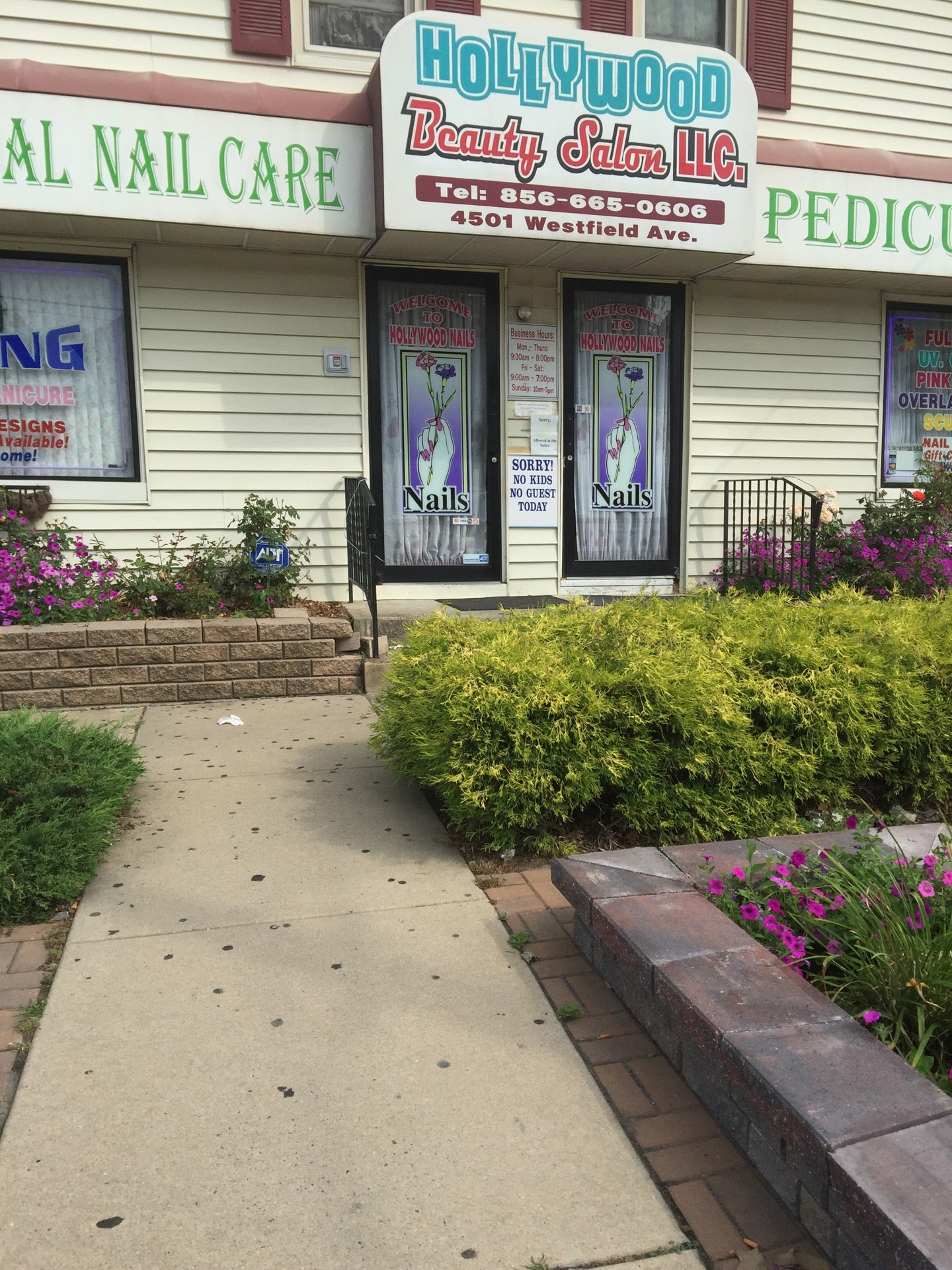 Hollywood Beauty Salon