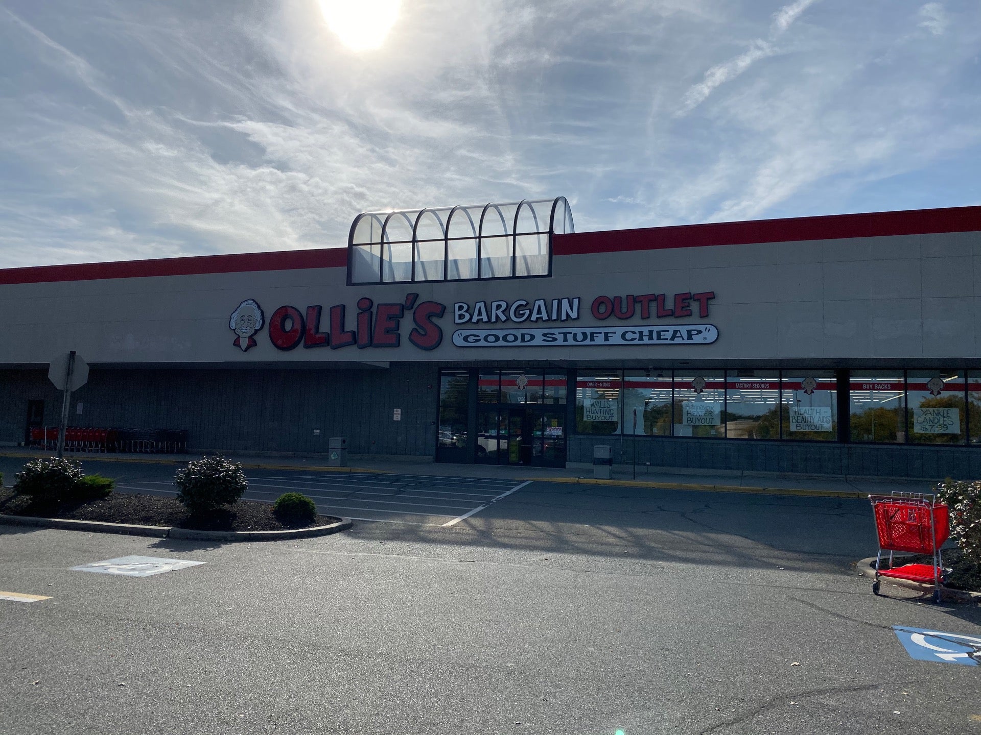 Ollie's Bargain Outlet Store – Toms River 