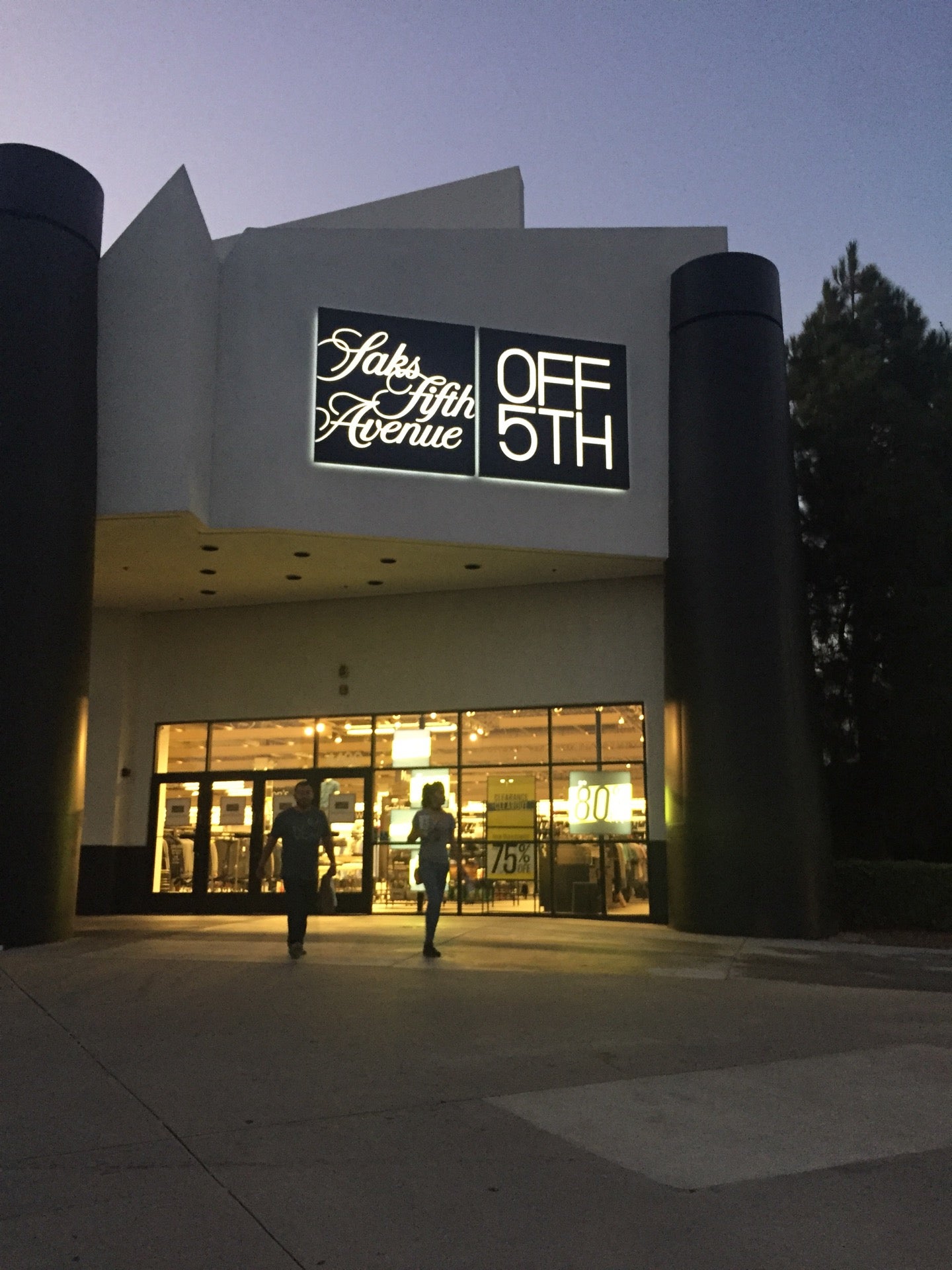 Saks Fifth Avenue OFF 5th- Vacaville, CA