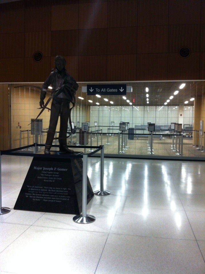 Duluth International Airport (DLH), 4701 Grinden Dr, Duluth, MN, Major