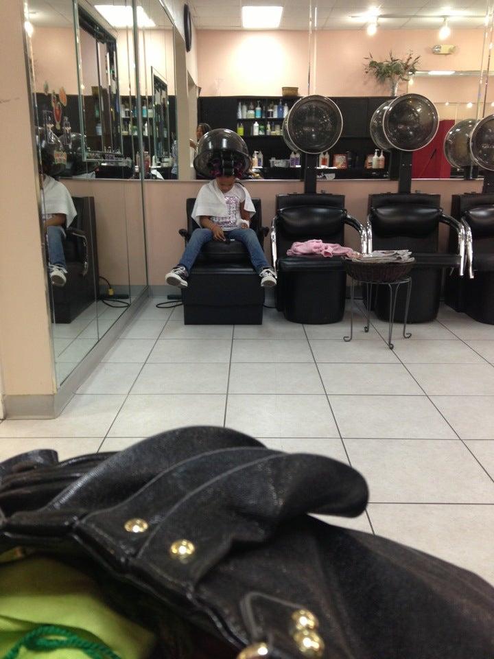 Divas Style Beauty Salon, 9741 S Orange Blossom Trl, Orlando, FL