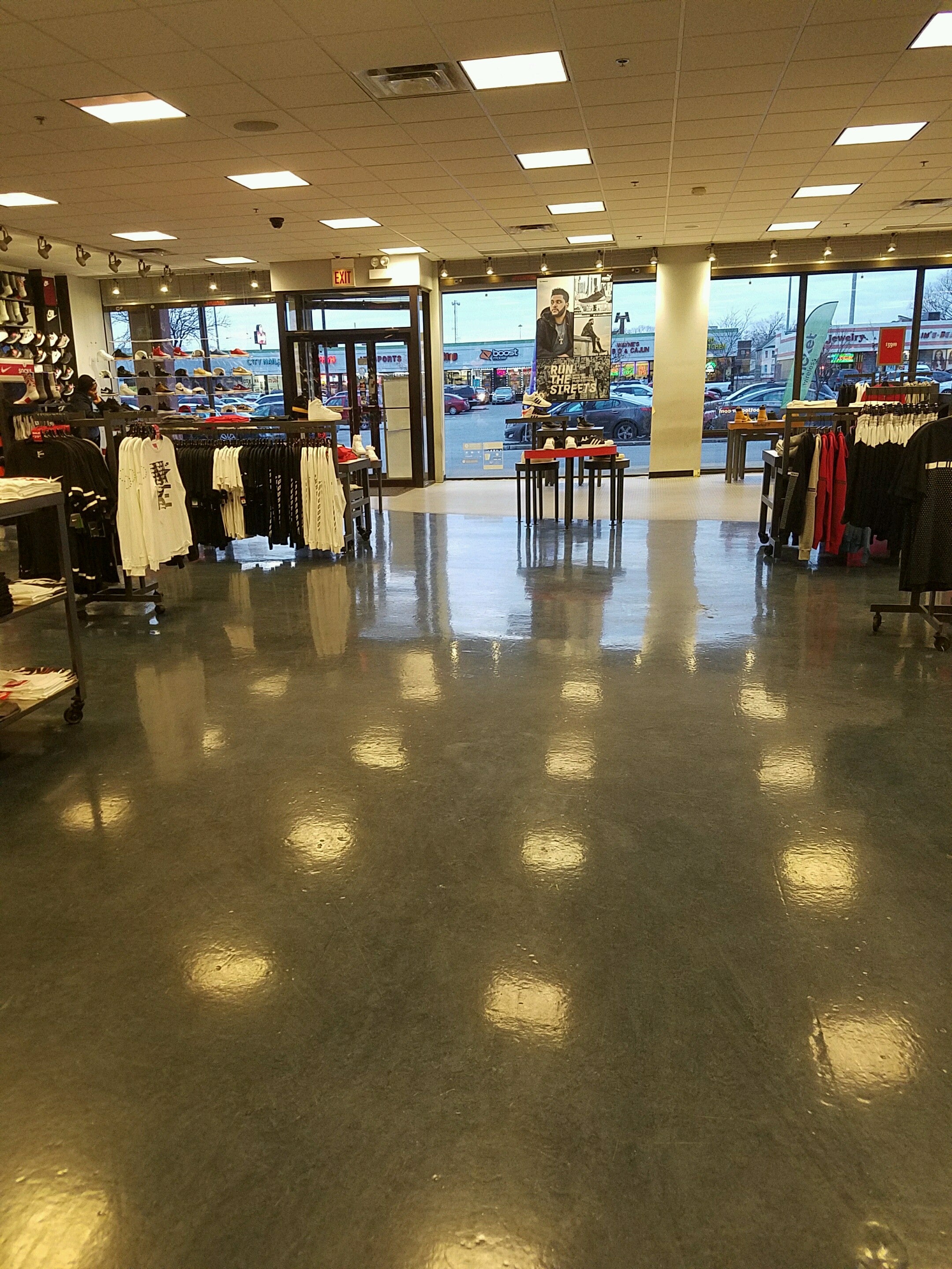 Foot Locker, 5401 S Wentworth Ave, Chicago, IL, Sportswear - MapQuest