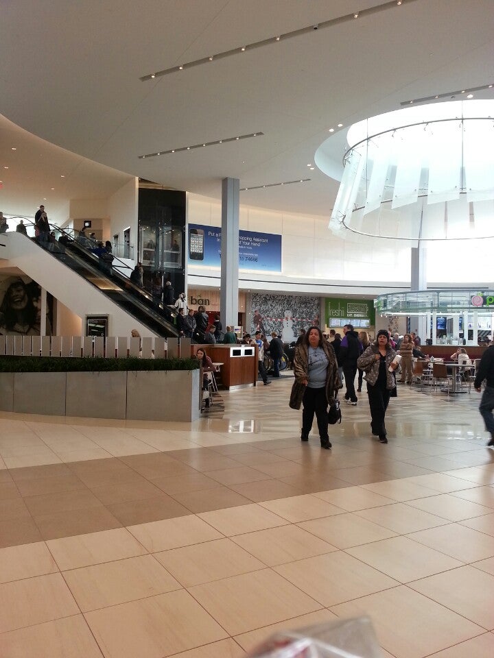 Welcome To The Fashion Mall at Keystone - A Shopping Center In