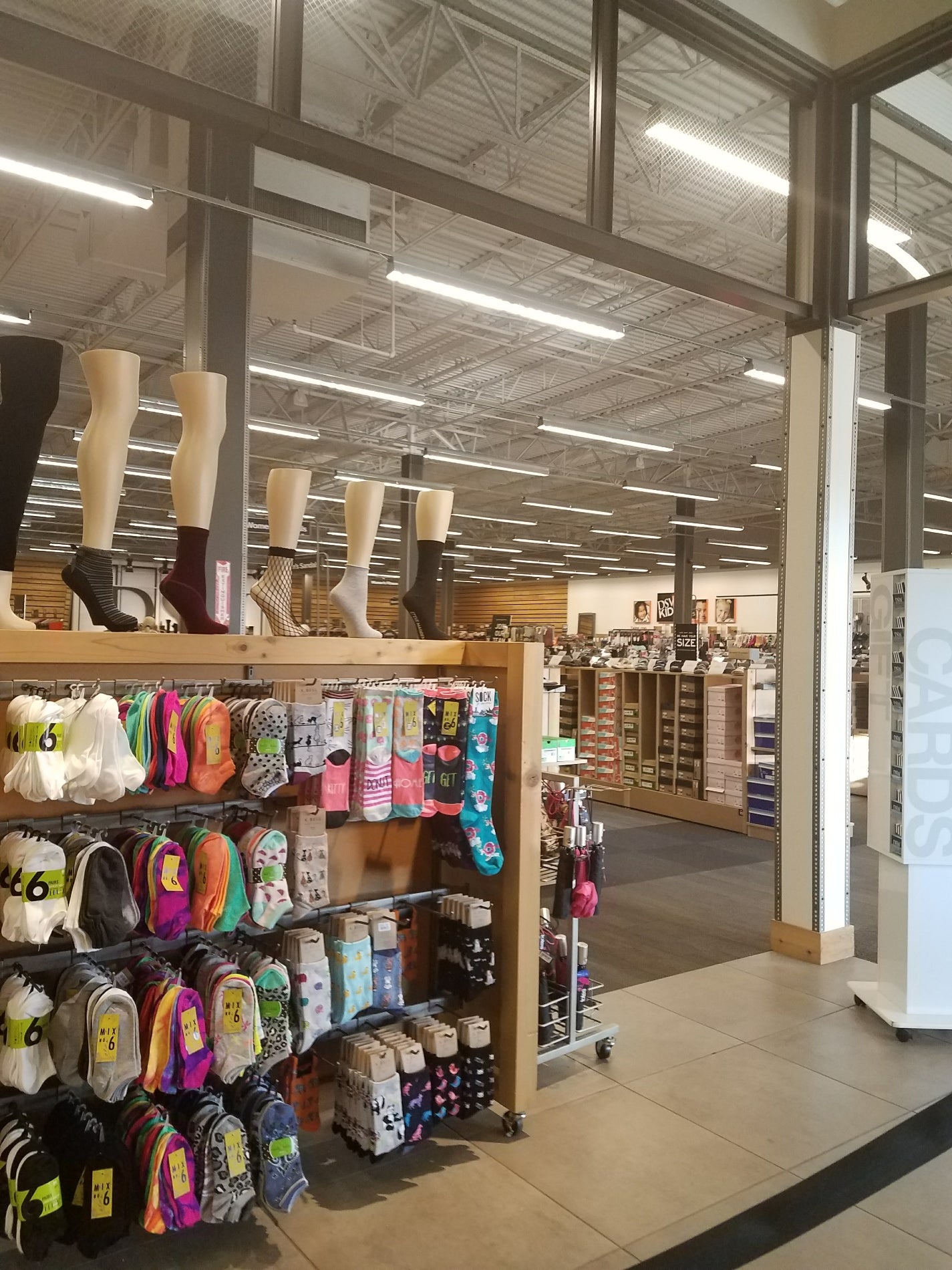 Dsw on sale northeast mall