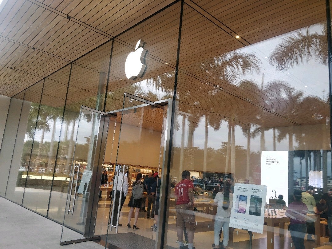 Apple store in Naples' Waterside Shops reopens by appointment - Gulfshore  Business