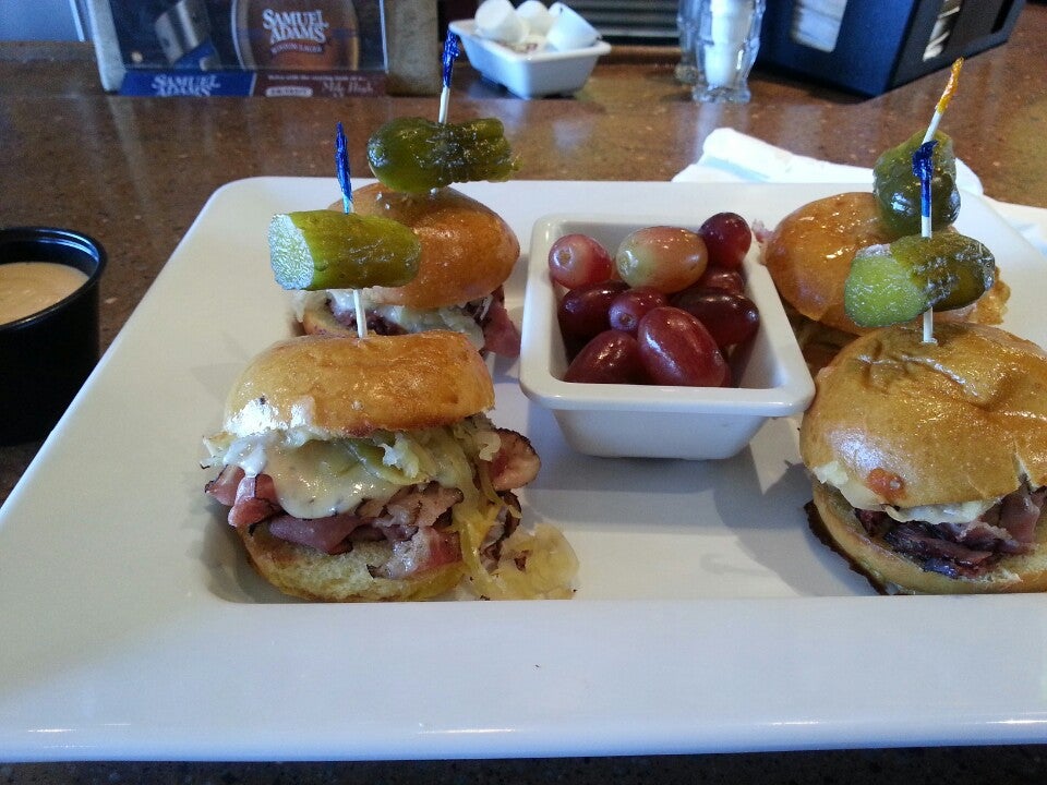 Hudson Valley Wine Bar, Albany International Airpor, Colonie, Town of