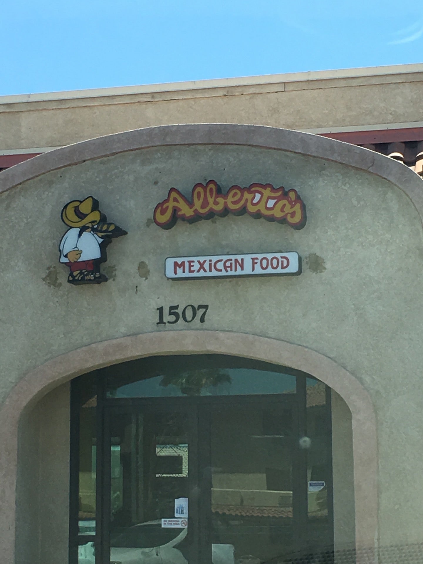 Alberto's Mexican Food CLOSED, 1507 E Main St, Barstow, CA, Eating