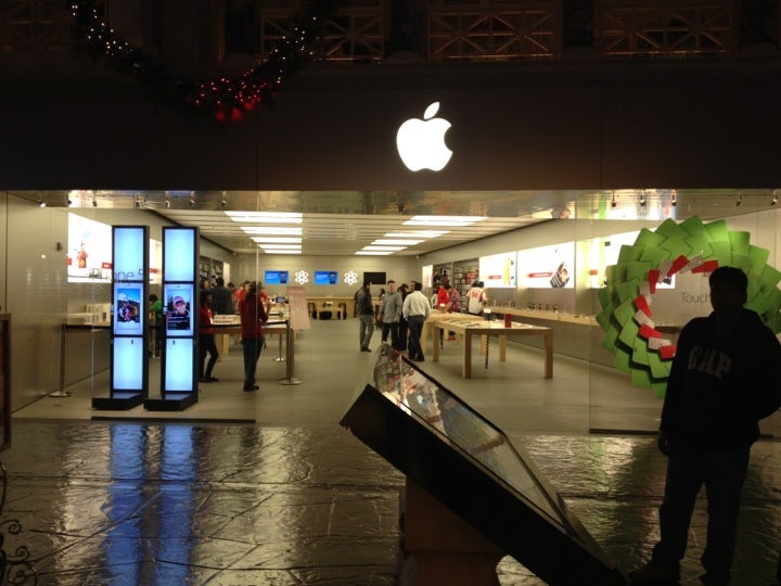 Apple The Forum Shops in Las Vegas, Taken by iPhone 7.