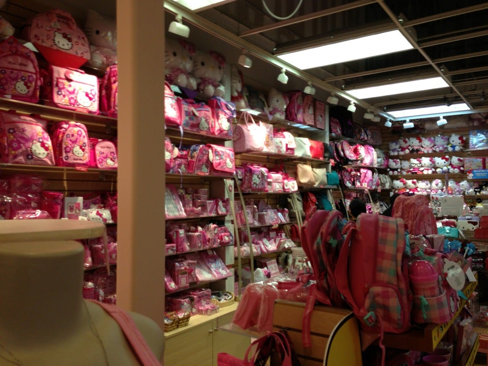 Sanrio Outlet Store - Grapevine Mills - 121 visitors