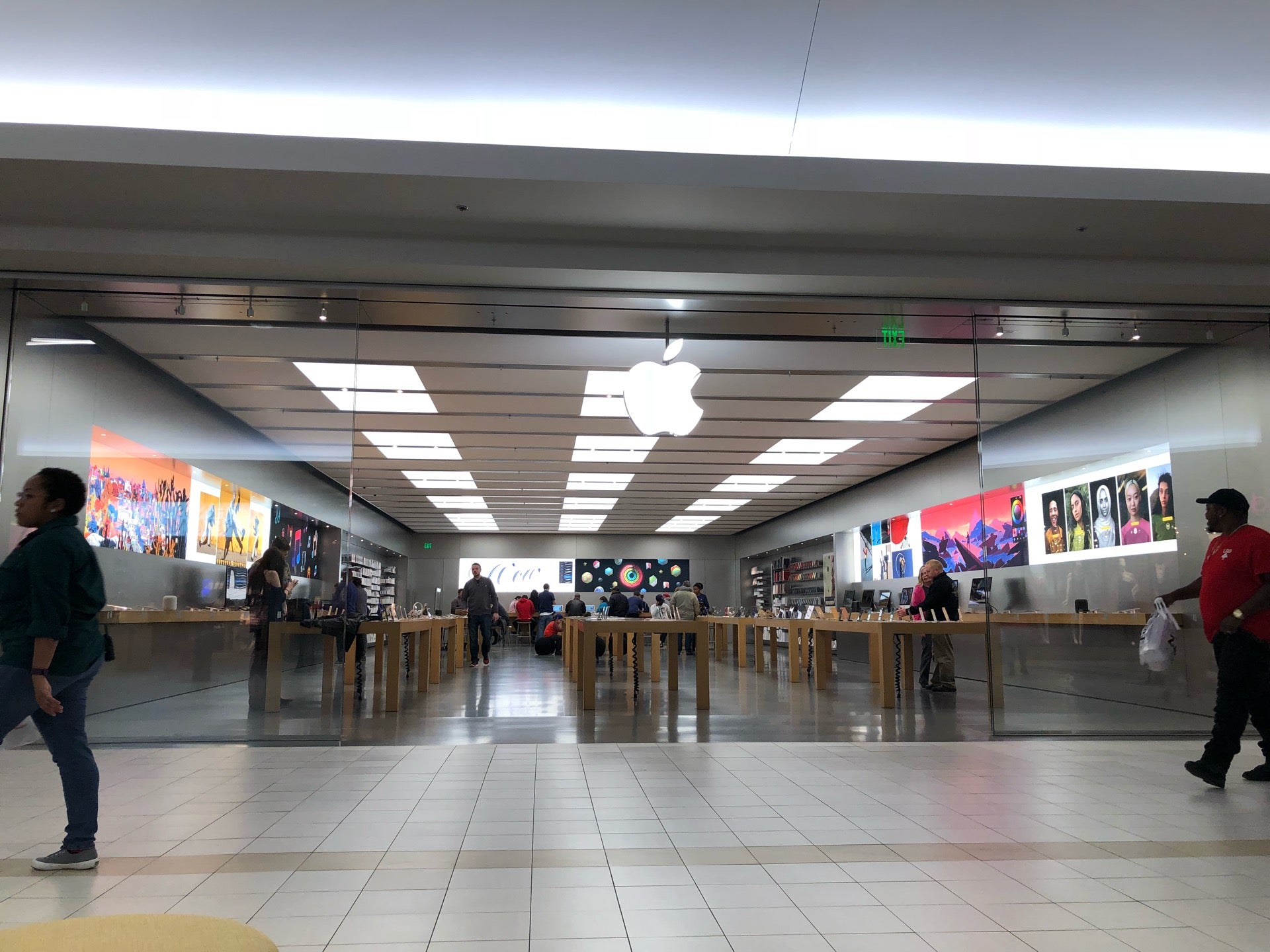 Christiana Mall - Apple Store - Apple