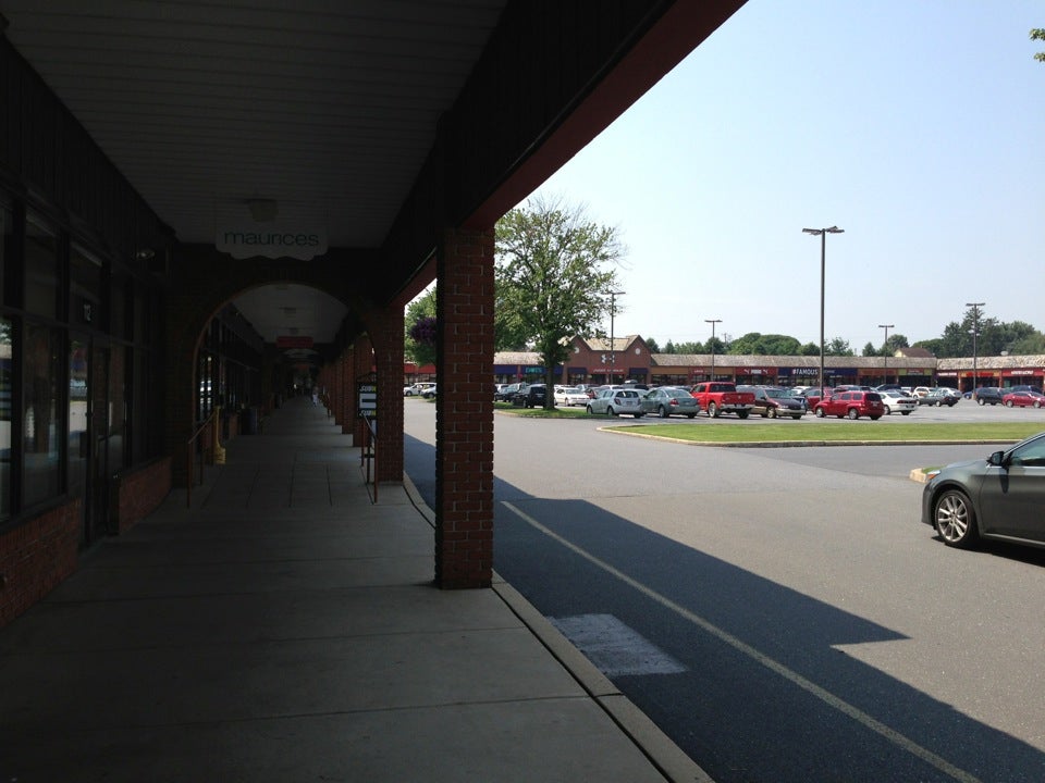 Rockvale Square Outlets CLOSED, 35 S Willowdale Dr, East Lampeter Twp, PA, Women's Apparel