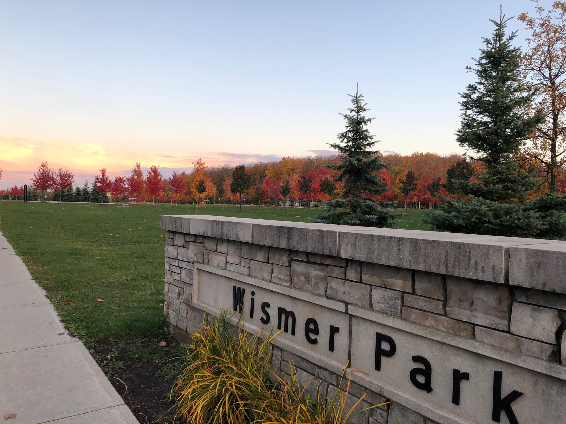 Home near pond and green space, reflecting Wismer's parks and pond-side lots