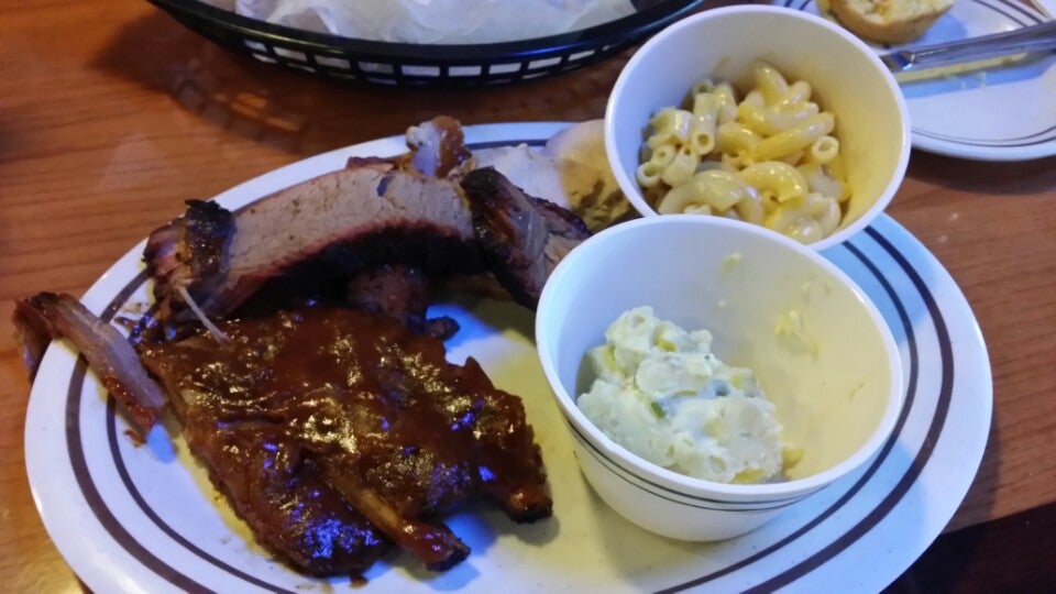 The Backyard Smokehouse, 11300 Huffmeister Rd, Houston, TX, Eating