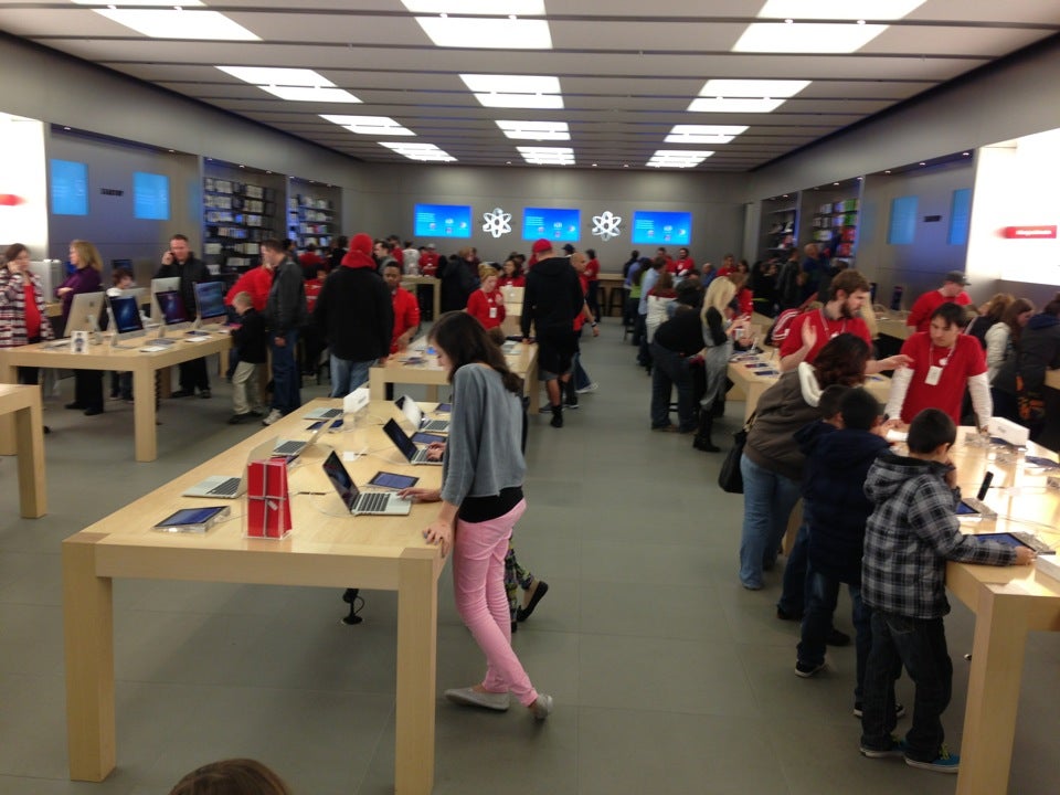 Fashion Place - Apple Store - Apple