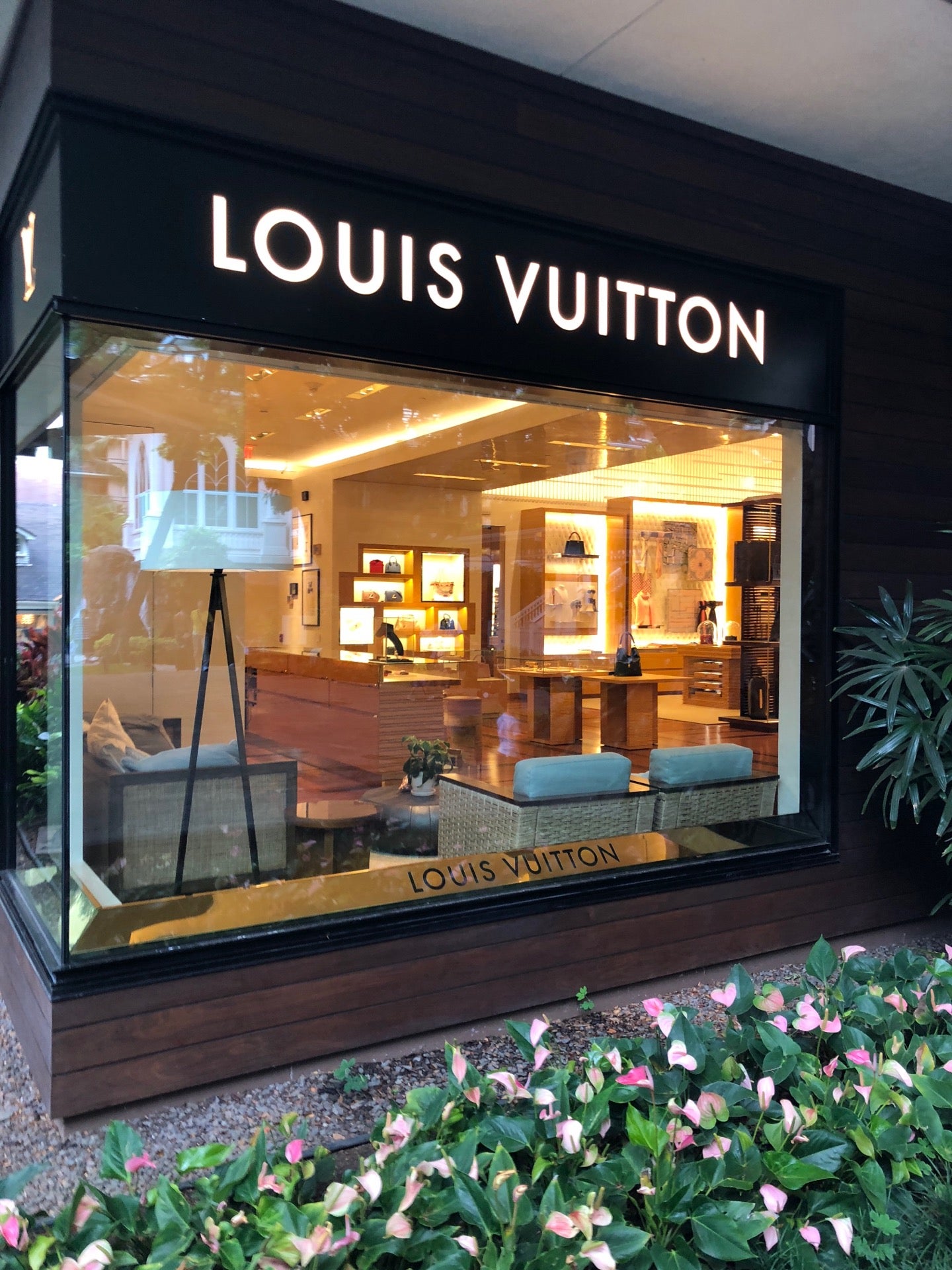 Louis Vuitton Honolulu Hilton Hawaiian Village store, United States