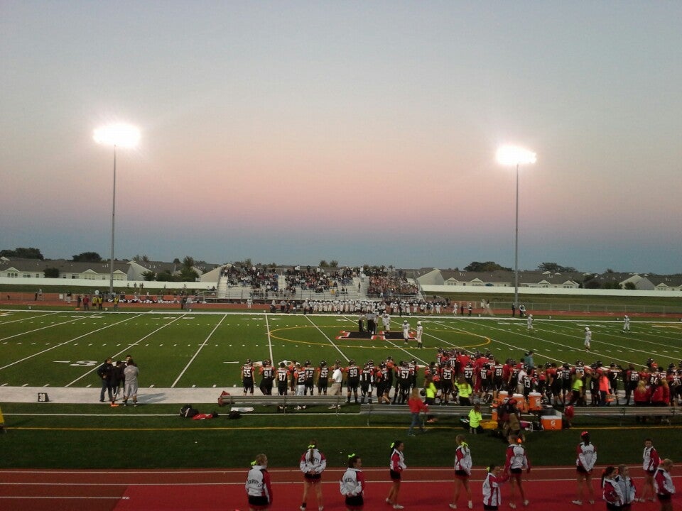 Huntley High School, 13719 Harmony Rd, Huntley, Illinois, Schools