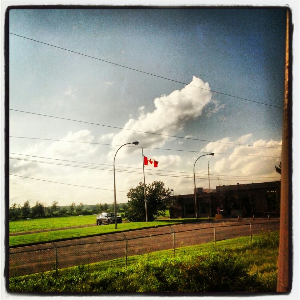 US/Canada Border ChamplainSt Bernard de Lacolle Crossing, Champlain