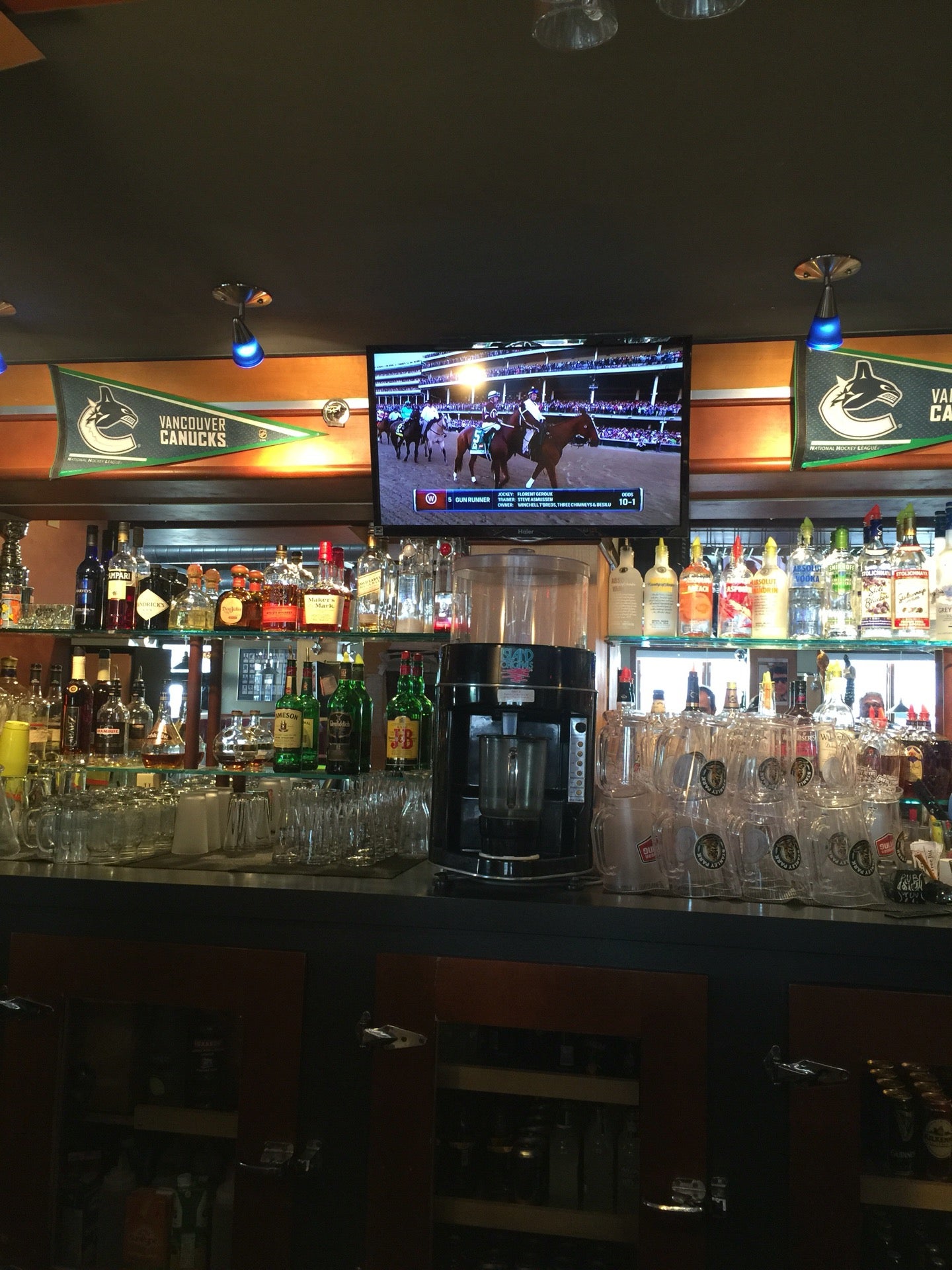 Uptown Sports Bar @New Grand Hotel