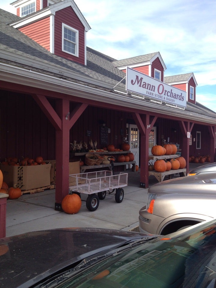 Mann Orchards Farm Store & Bakery, 27 Pleasant Valley St, Methuen, MA