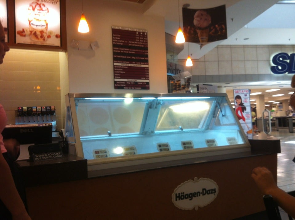 Stoneridge HaagenDazs, 1144 Stoneridge Mall Rd, Pleasanton, CA