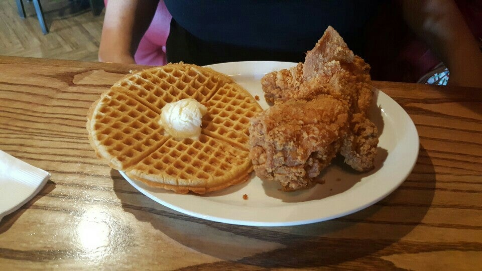 Lolo S Chicken N Waffles Restaurant, 2040 N Rainbow Blvd, Las Vegas, NV