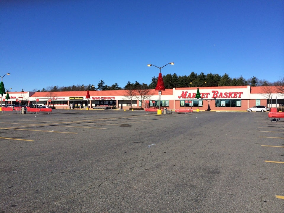 Stadium Plaza, Tewksbury, MA, Shopping Centers & Malls - MapQuest