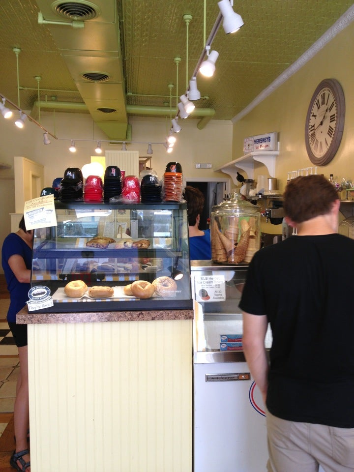 Commerce Street Creamery And Coffee Shop, 303 N Commerce St