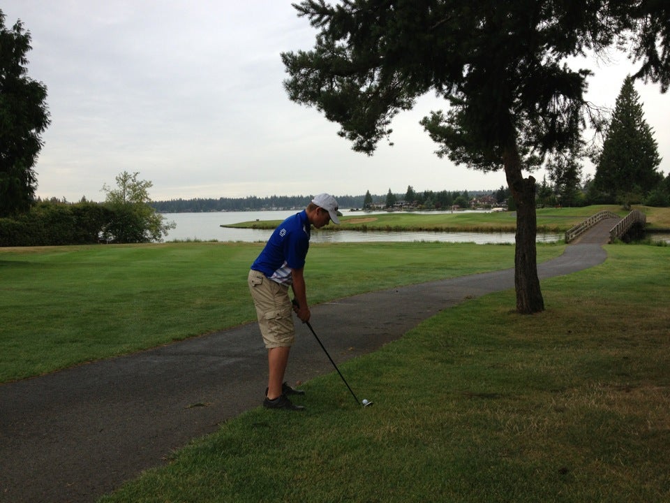 Tapps Island Golf Course, 20818 Island Pkwy E, Lake Tapps, WA, Eating