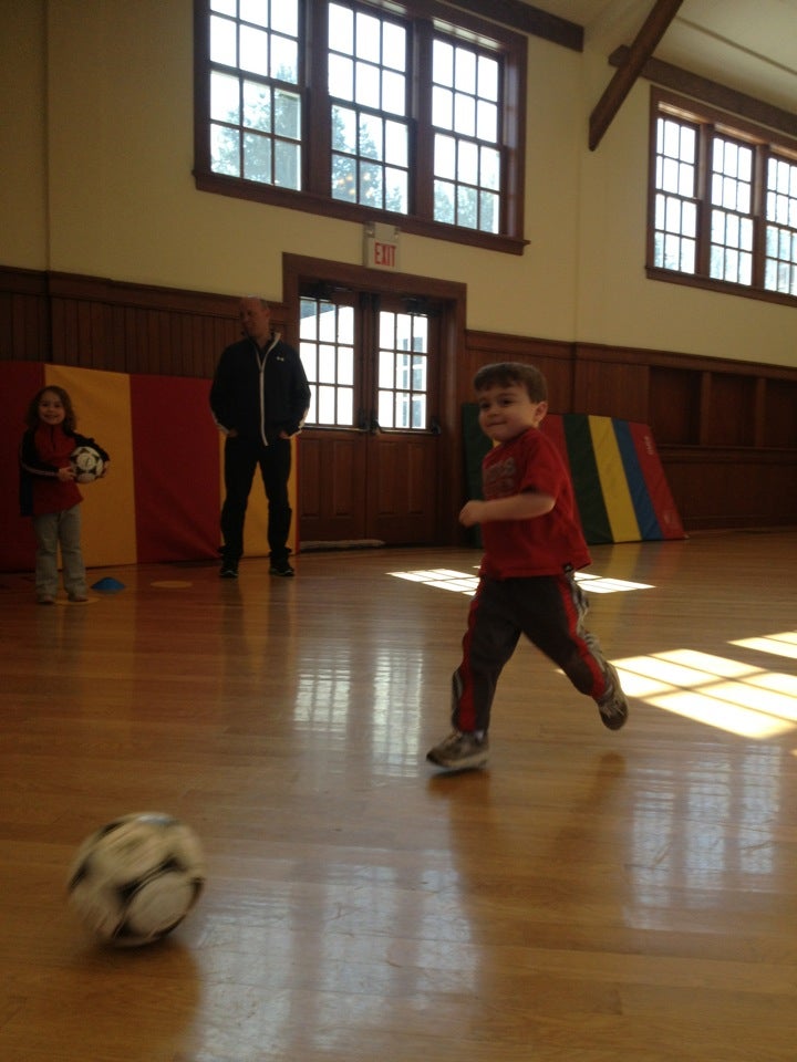 Round Hill Community House, 397 Round Hill Rd, Greenwich, CT MapQuest