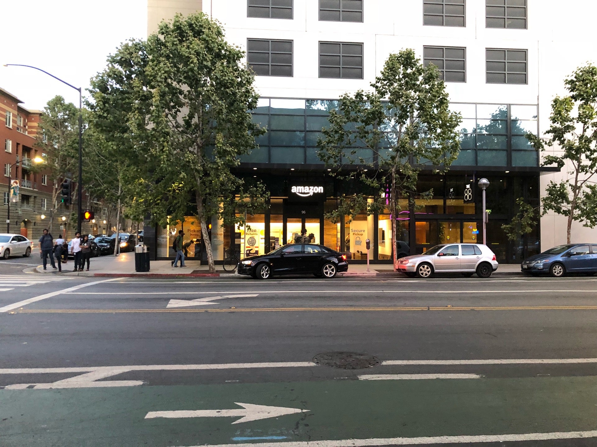 Amazon Hub Locker+, 96 E San Fernando St, San Jose, CA, Product
