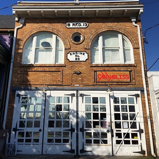 Portland Fire Station No. 23, 1917 SE 7th Ave, Portland, OR, Monuments