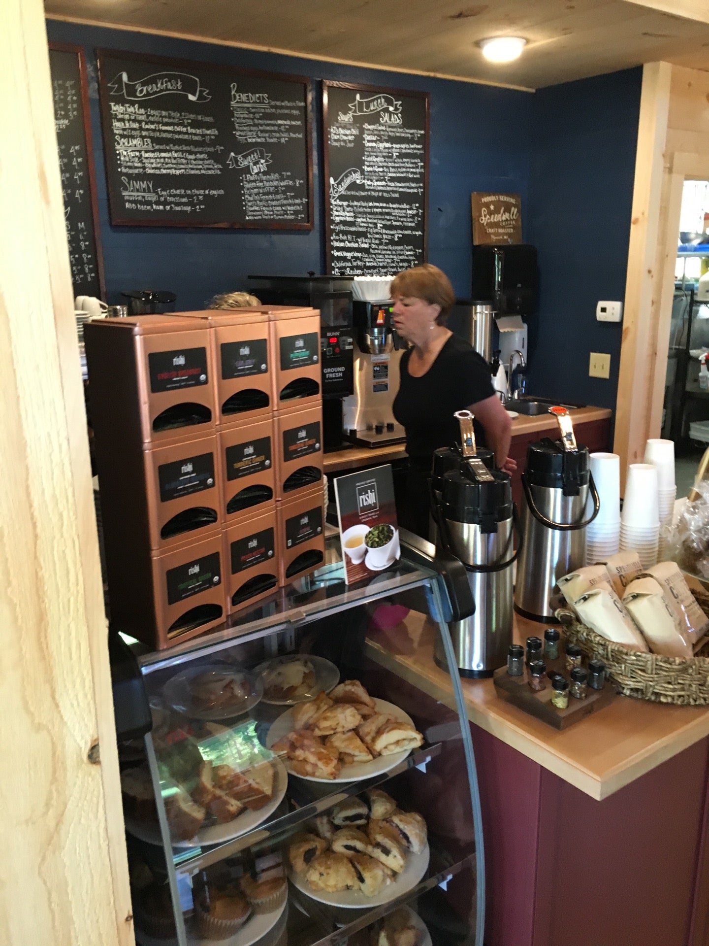 Blueberry Muffin, 12 Village Grn S, Plymouth, Town of, MA, Eating