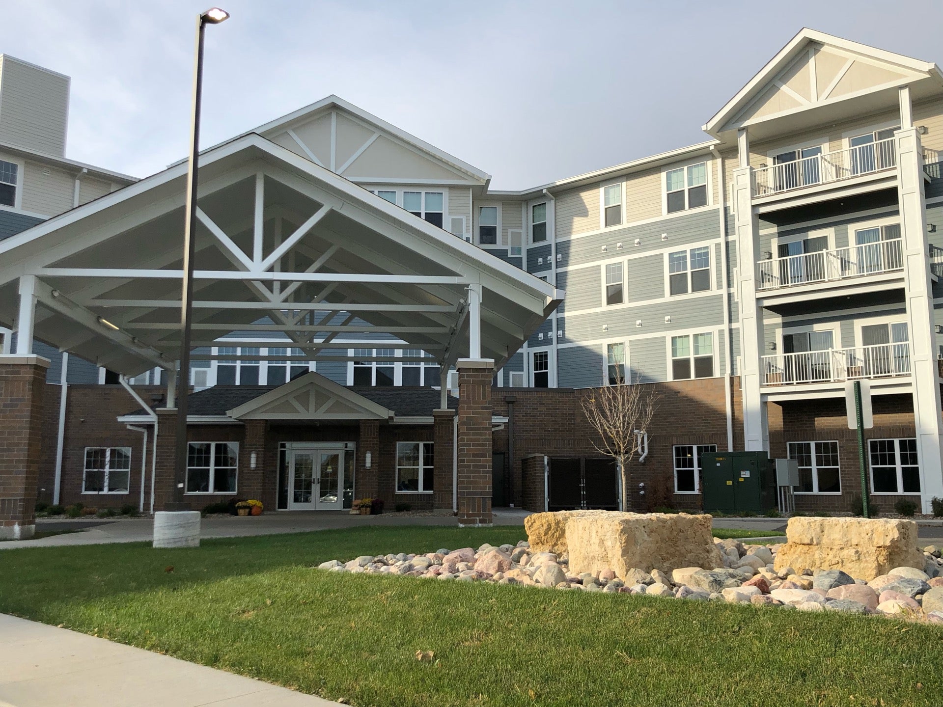Overlook Village Senior Living, 941 6th St, Moline, IL, Retirement
