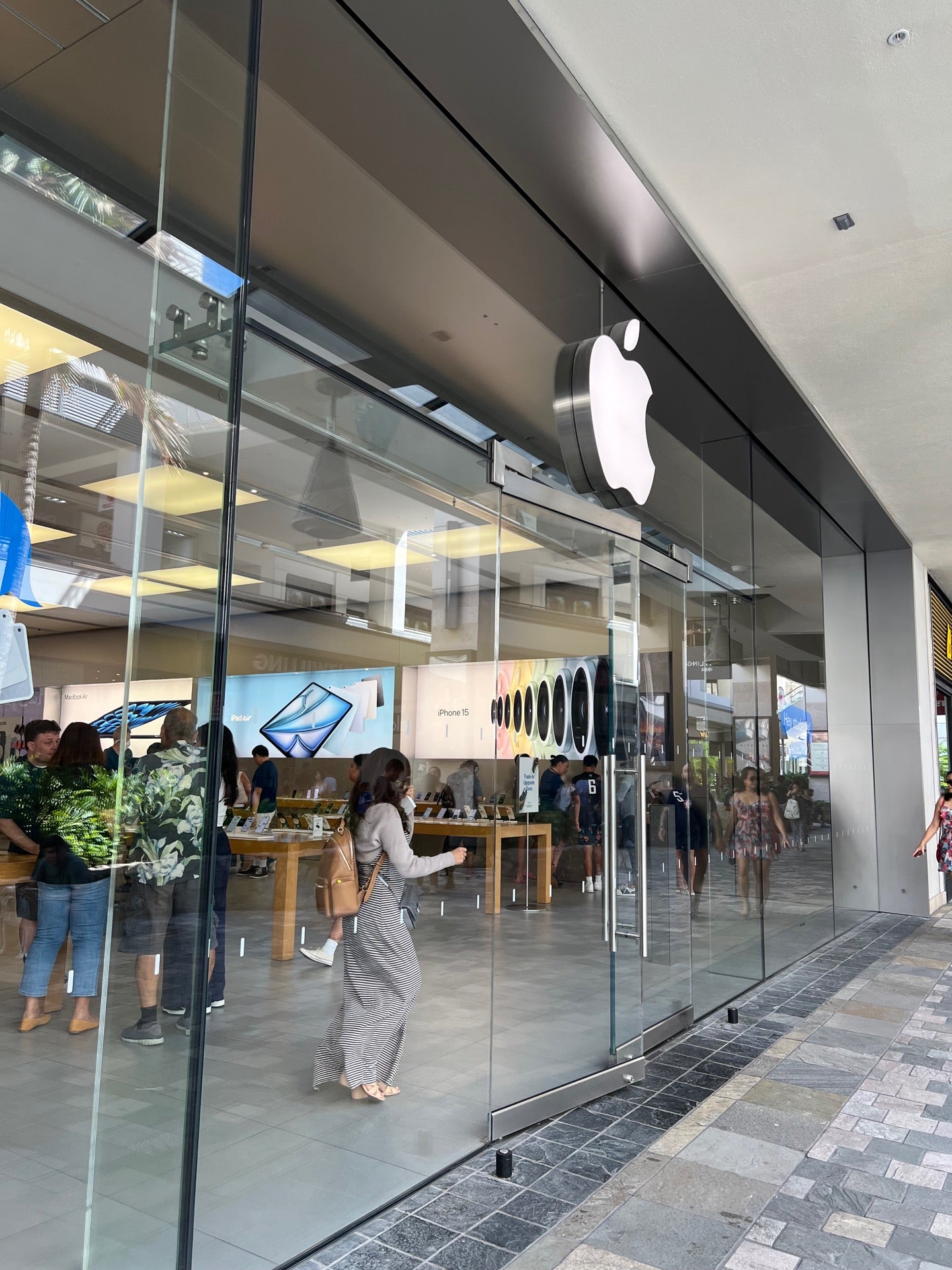 Apple Ala Moana Apple Maps