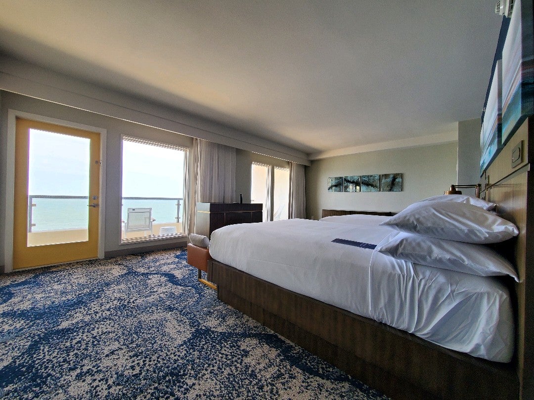 Delta Hotels by Marriott Virginia Beach Bayfront Suites, 2800 Shore Dr