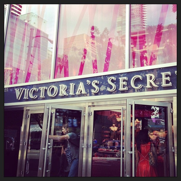 Victorias Secret Vancouver opening hours, 750 Burrard Street