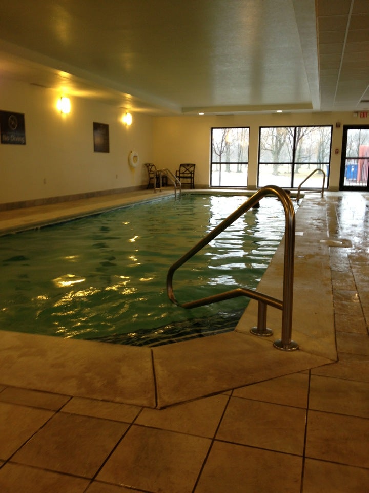 hotels in lowell ma with indoor pool