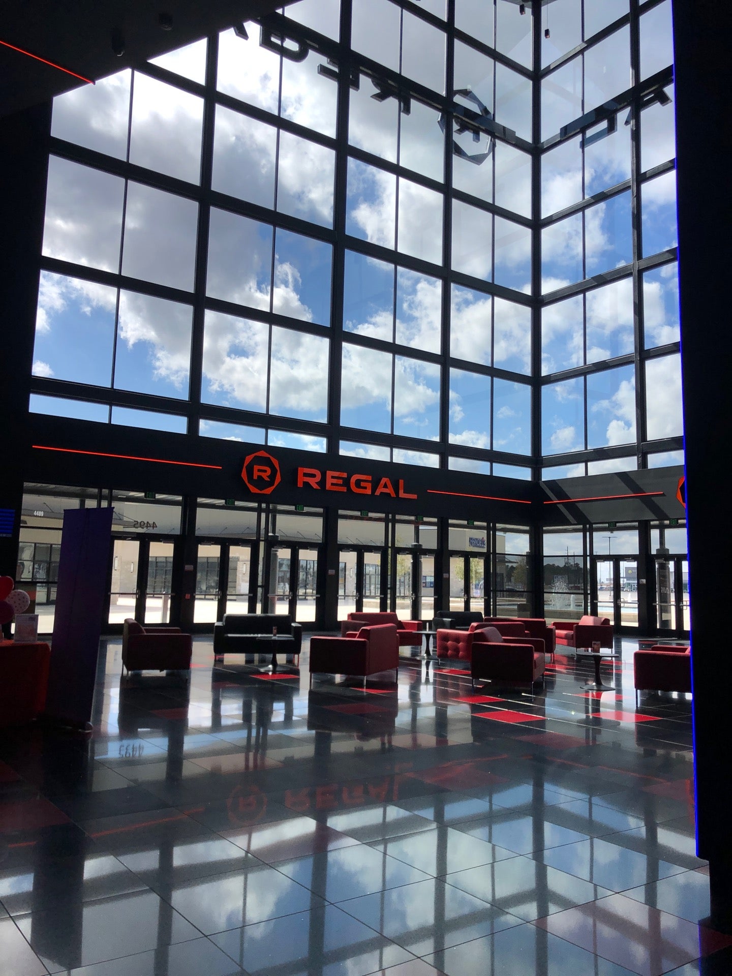 Anyone But You Showtimes Near Regal The Landing And Rpx - tnrs71o