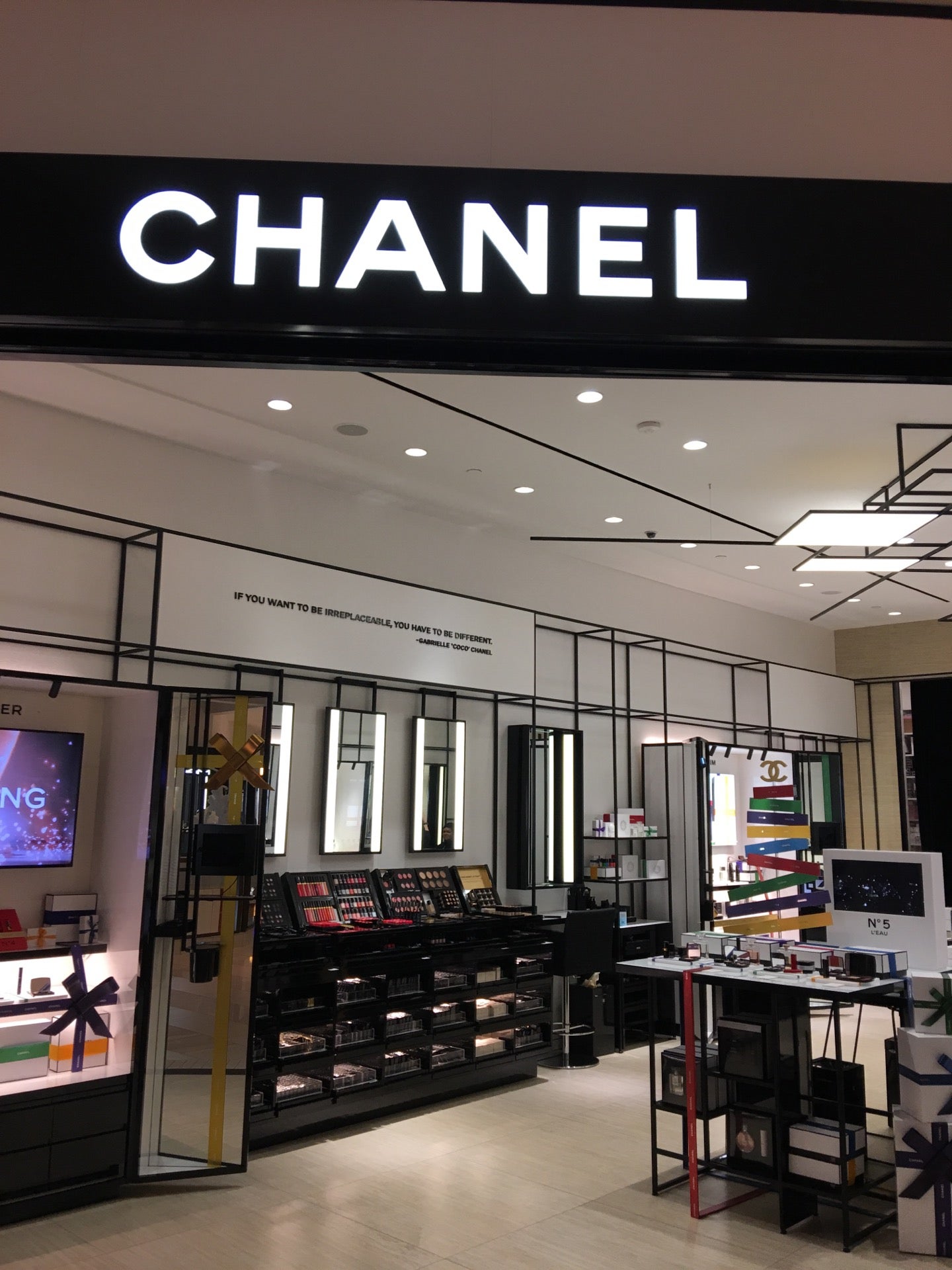 Aventura Mall Chanel Fragrance & Beauty - Picture of Aventura, Florida  - Tripadvisor