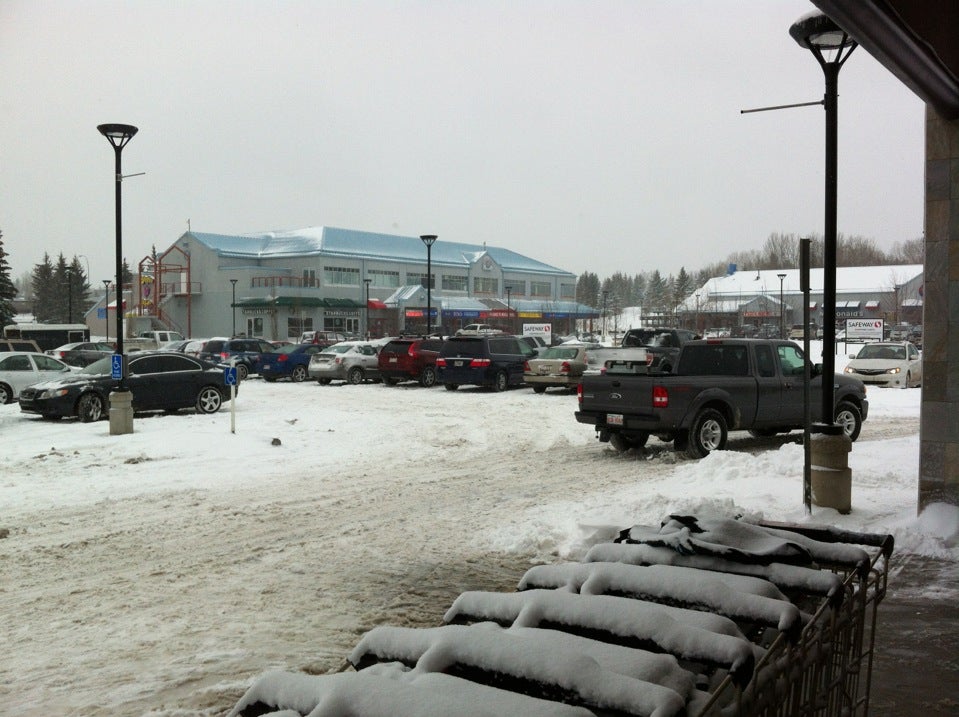 bmo glenmore landing hours