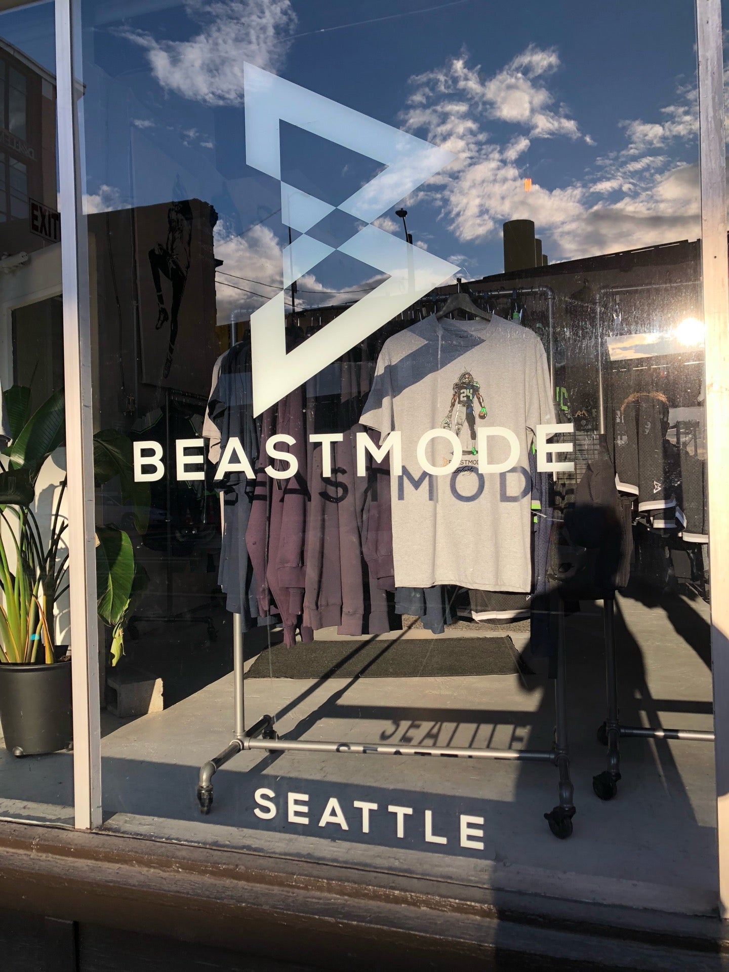 Mariners Team Store, 1250 1st Ave S, Seattle, WA, Clothing Retail - MapQuest