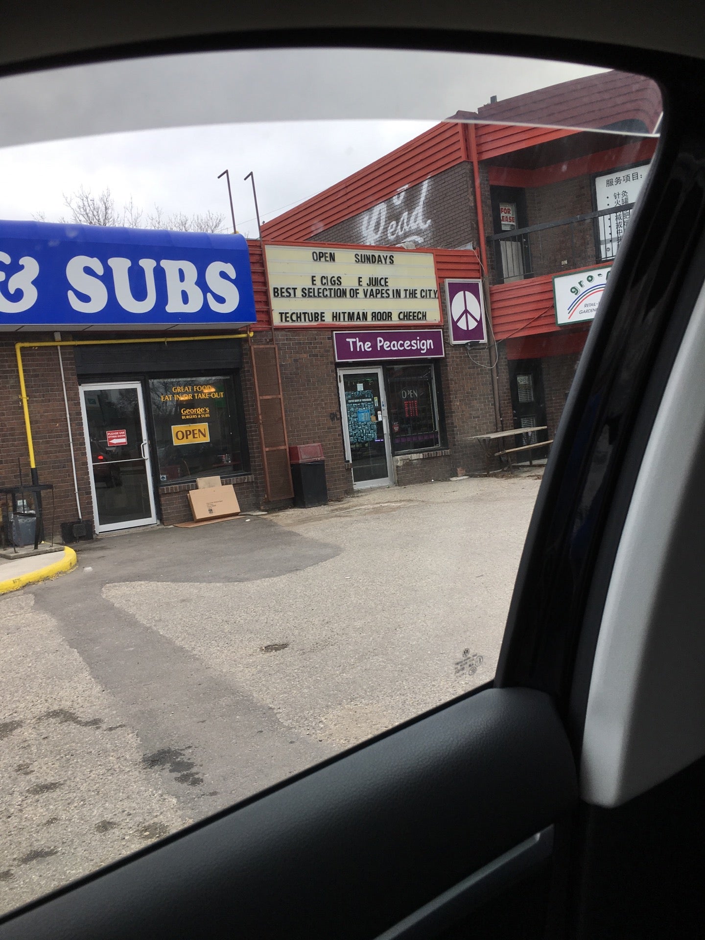 elfbar nachfüll pod läuft aus Shefield & Sons Tobacconists, 7k Chemin St Mary's, Winnipeg, Manitoba R2H  1H2, CA