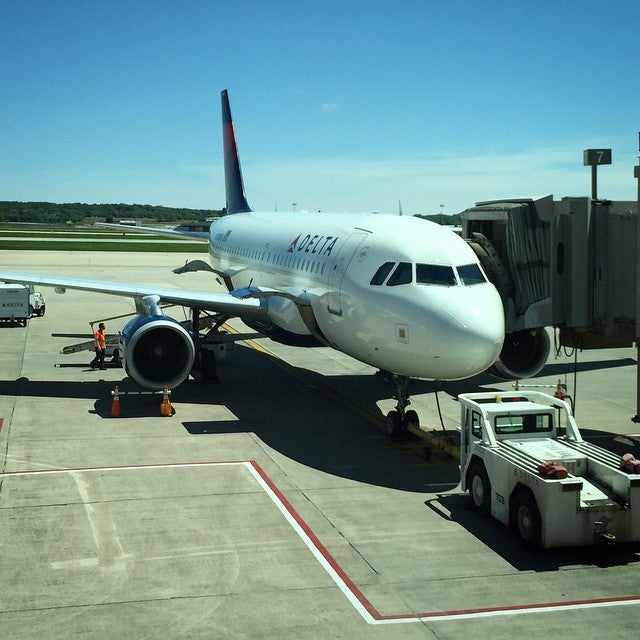 Delta Airlines Ticket Counter, 4000 International Ln, Madison, WI ...